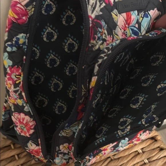 New Vera Bradly Floral Quilted Sling Bag backpack - Picture 4 of 6